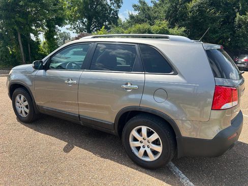 Used 2011 Kia Sorento 2WD w/ Convenience Pkg image 3