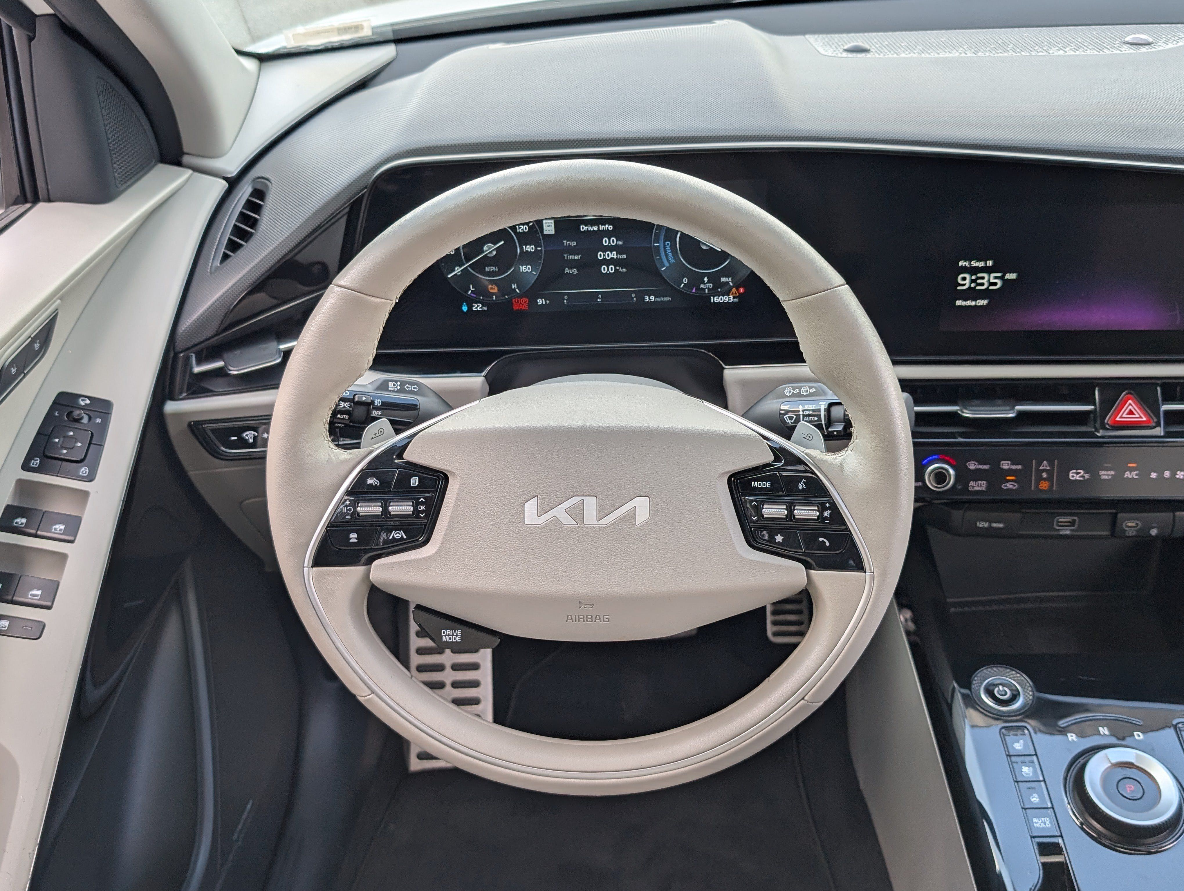 Used 2023 Kia Niro Wave FWD image 25