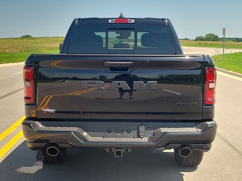 New 2026 RAM 1500 Express AWD/4WD image 3