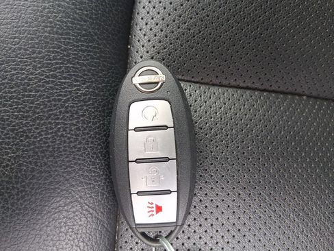 Used 2023 Nissan Titan PRO-4X w/ Pro-4x Convenience Package AWD/4WD image 32