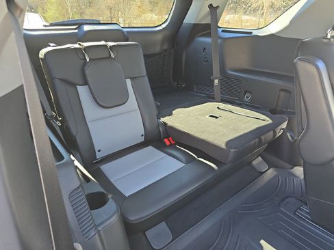 Used 2022 Ford Explorer XLT w/ Equipment Group 202A image 14