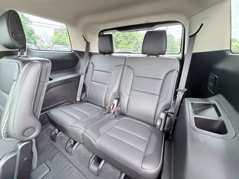 Used 2019 GMC Acadia Denali w/ Technology Package FWD image 30