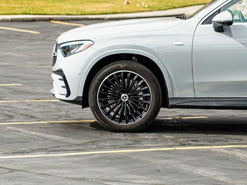 Used 2025 Mercedes-Benz GLC 350e 4MATIC image 8