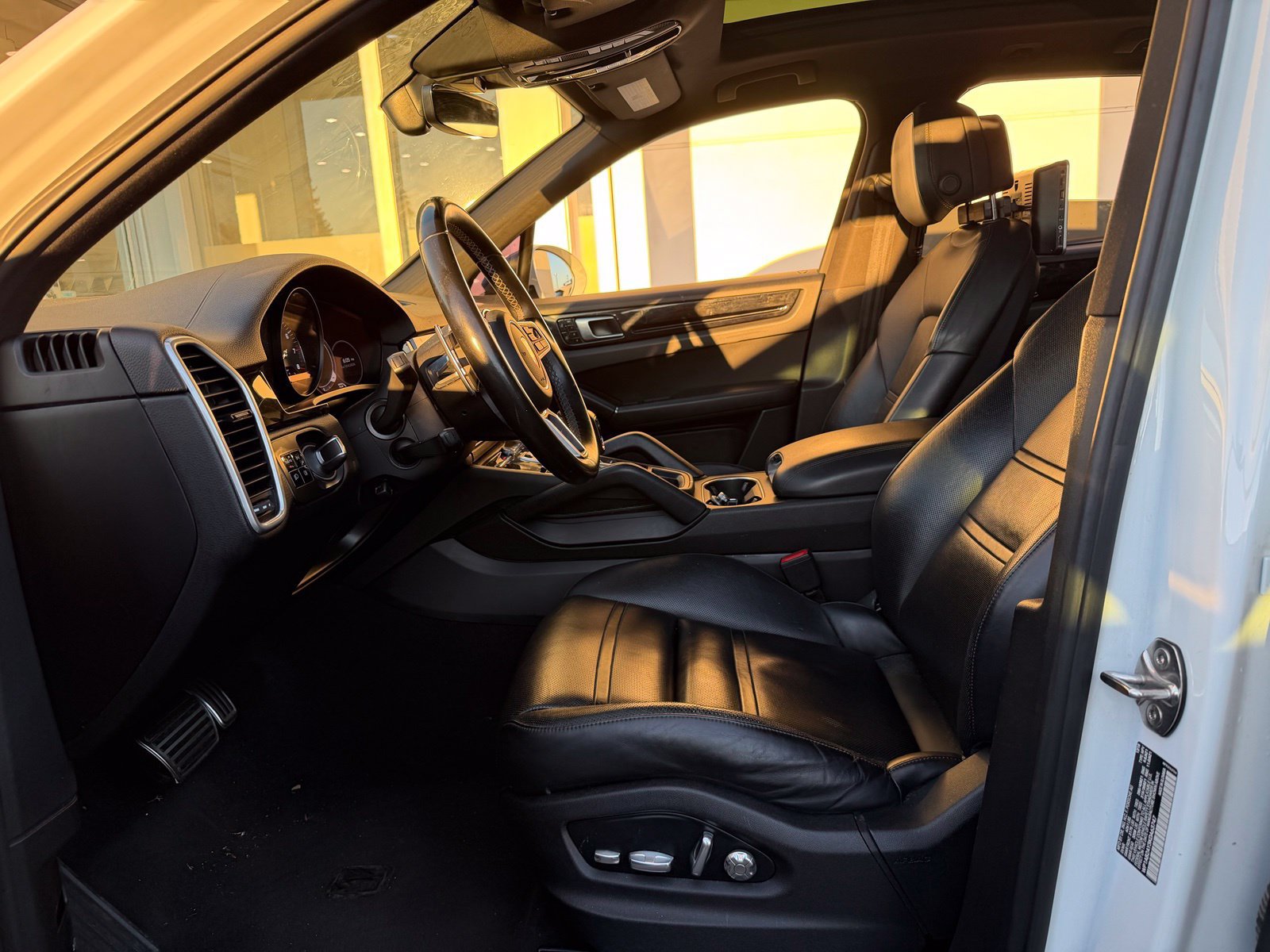 Used 2019 Porsche Cayenne S w/ Premium Plus Package AWD/4WD image 15