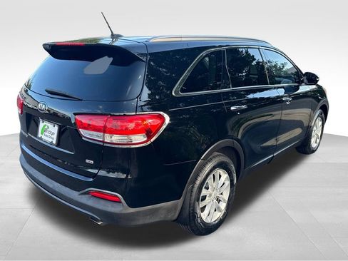 Used 2017 Kia Sorento FWD image 6