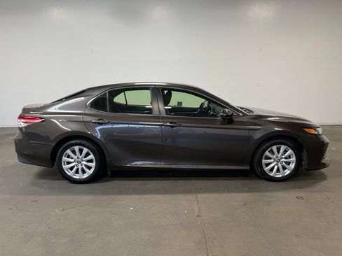 Used 2018 Toyota Camry LE FWD image 2