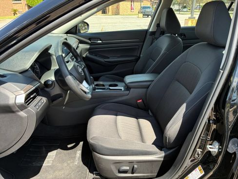 Used 2025 Nissan Altima 2.5 SV FWD image 22