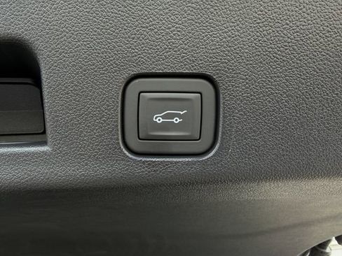 Certified 2025 Chevrolet Traverse LT w/ Midnight/Sport Edition image 28