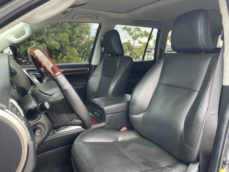 Used 2017 Lexus GX 460 Premium w/ Premium Package AWD/4WD image 2