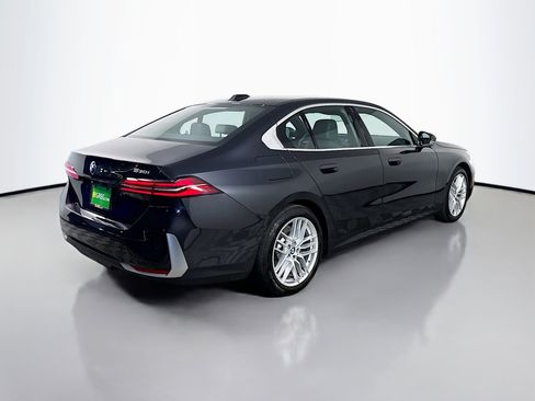 Used 2025 BMW 530i image 8