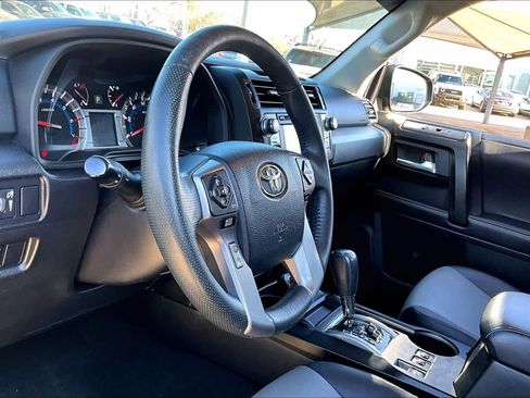 Used 2018 Toyota 4Runner TRD Off-Road Premium image 16