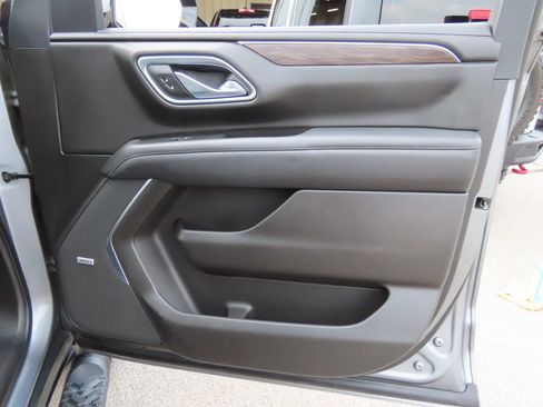 Used 2021 Chevrolet Tahoe Z71 w/ Luxury Package AWD/4WD image 33