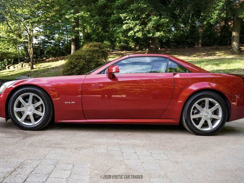 Used 2004 Cadillac XLR RWD image 13
