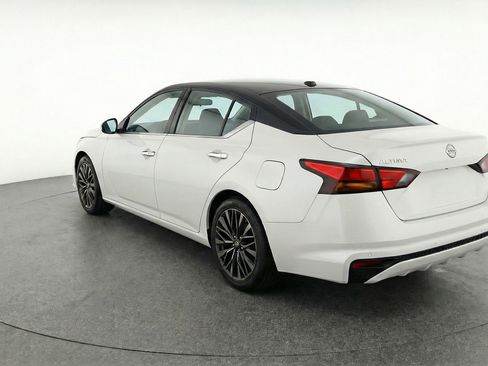 Used 2025 Nissan Altima 2.5 SV image 6