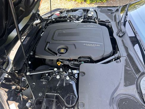 Used 2020 Jaguar F-TYPE Convertible RWD image 8
