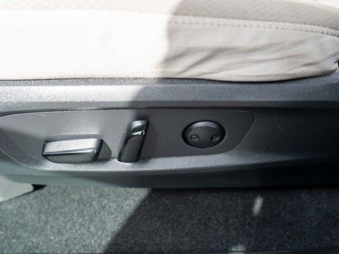 Used 2022 Nissan Pathfinder SV AWD/4WD image 21