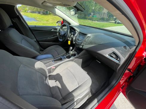 Used 2018 Chevrolet Cruze LT FWD image 28