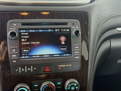 Used 2017 Chevrolet Traverse LT w/ Style and Technology Package FWD image 19