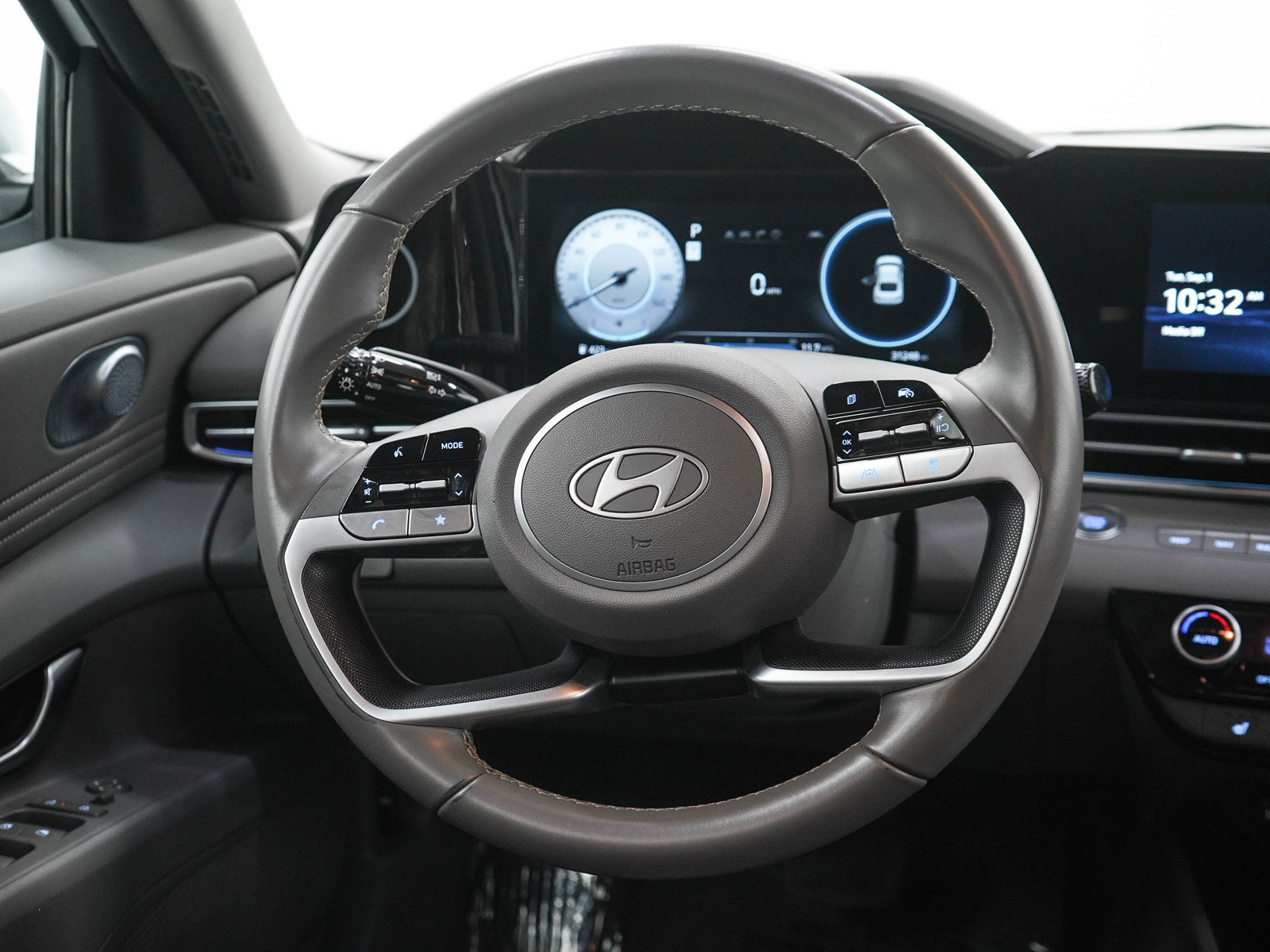 Used 2025 Hyundai Elantra SEL FWD image 15
