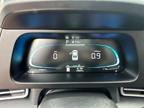 Certified 2025 Hyundai Elantra SE image 17