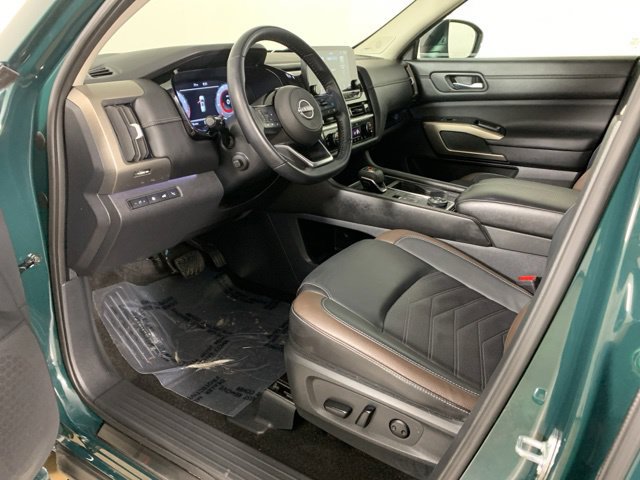Used 2025 Nissan Pathfinder Platinum w/ Lighting Package (N93) AWD/4WD image 24