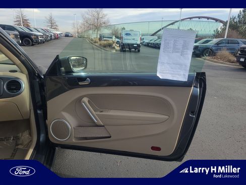 Used 2013 Volkswagen Beetle 2.5 image 16