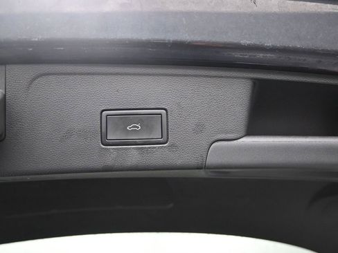 Used 2024 Volkswagen Atlas Cross Sport SE FWD image 16