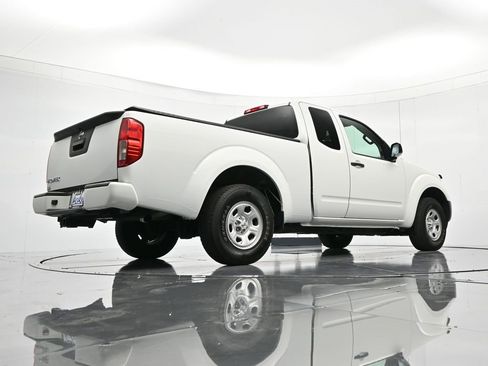 Used 2018 Nissan Frontier S image 37