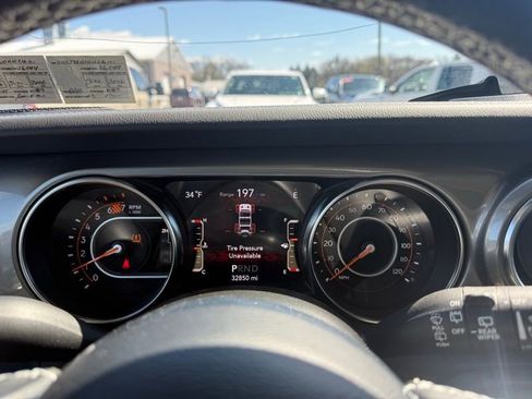 Used 2022 Jeep Wrangler Unlimited Sahara w/ Cold Weather Group image 12