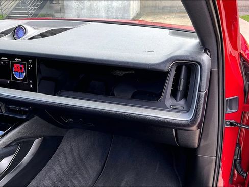 Used 2024 Porsche Cayenne image 21