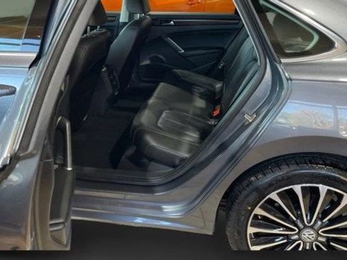 Used 2022 Volkswagen Passat 2.0T image 12