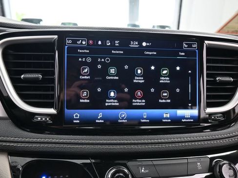 Used 2022 Chrysler Pacifica Touring-L FWD image 21