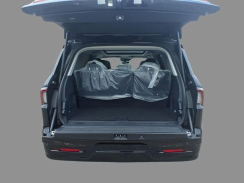 New 2026 Lincoln Navigator Reserve AWD/4WD image 8