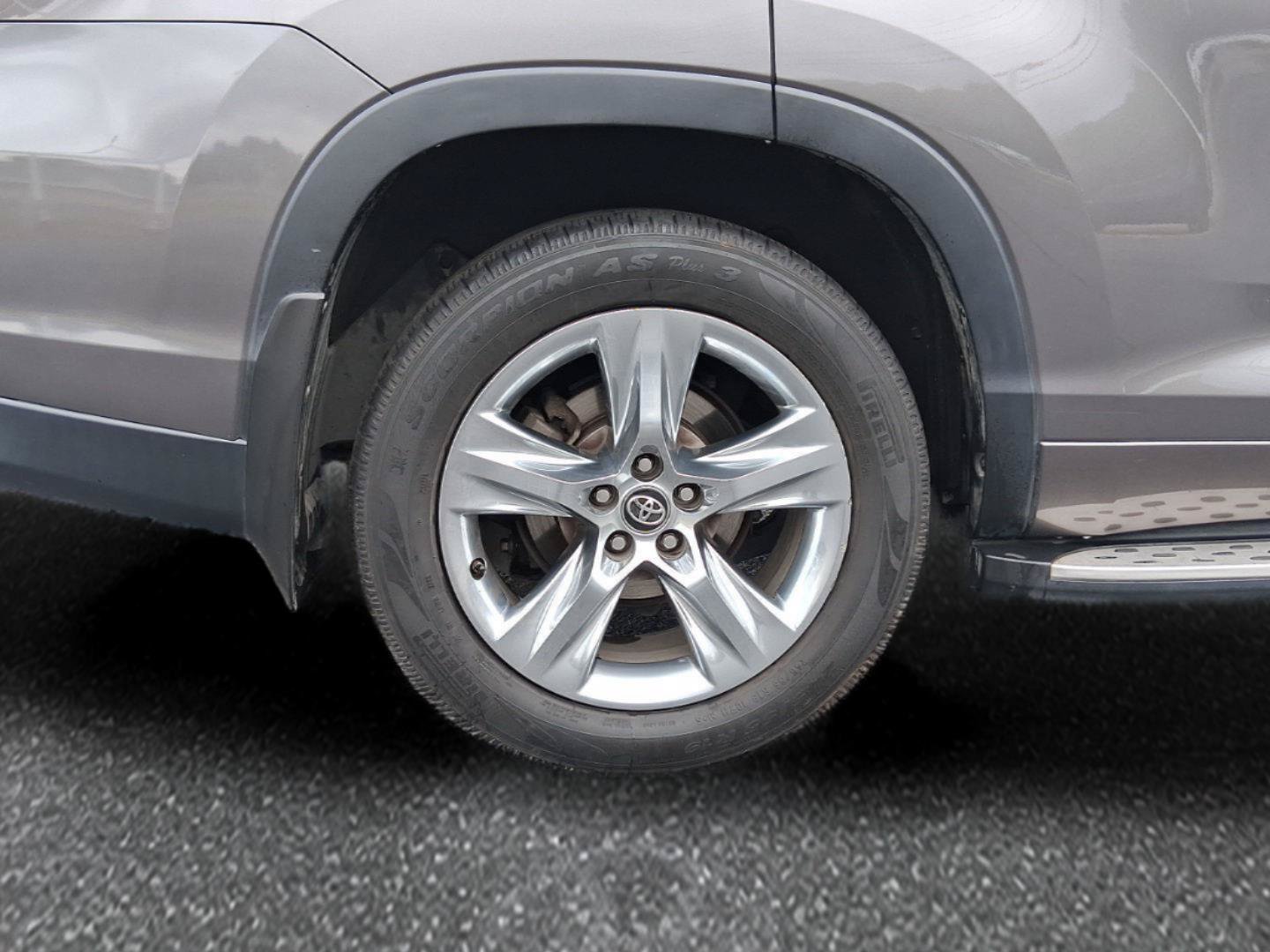 Used 2018 Toyota Highlander Limited FWD image 7