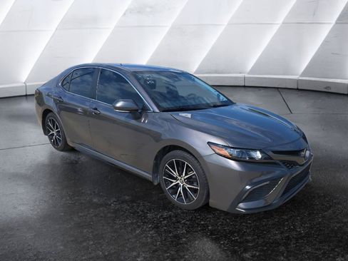 Used 2024 Toyota Camry SE FWD image 3