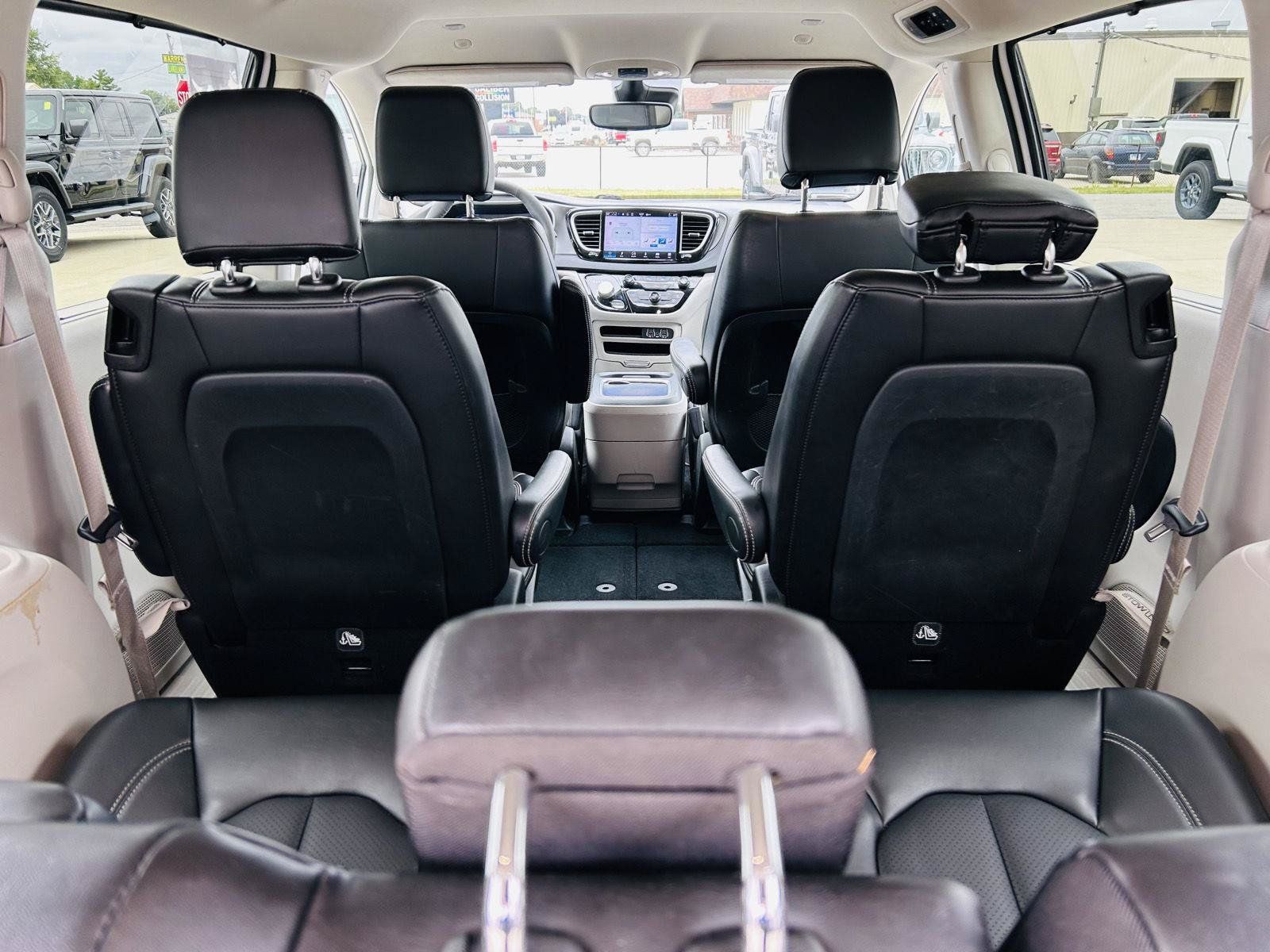 Used 2024 Chrysler Pacifica Touring-L FWD image 29