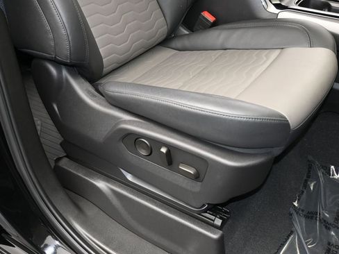 Used 2025 Chevrolet Silverado 1500 ZR2 w/ Technology Package image 64