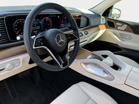 Used 2025 Mercedes-Benz GLE 450e 4MATIC image 44