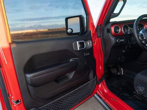 Used 2020 Jeep Gladiator Rubicon w/ Cold Weather Group image 21