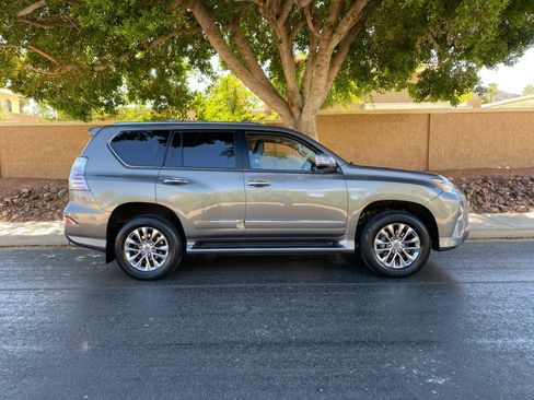 Used 2014 Lexus GX 460 Luxury AWD/4WD image 2