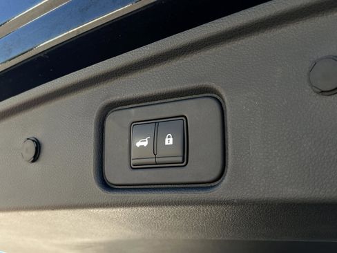 Used 2024 Nissan Pathfinder Platinum image 36