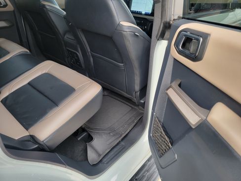 Used 2023 Ford Bronco Wildtrak image 11