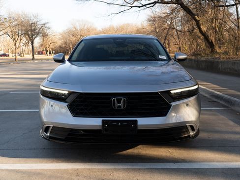 Used 2023 Honda Accord Touring image 3
