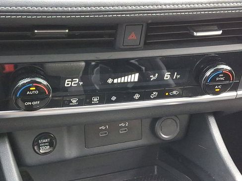 Used 2024 Nissan Rogue SV image 15