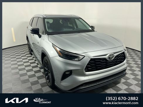 Used 2022 Toyota Highlander XLE image 1