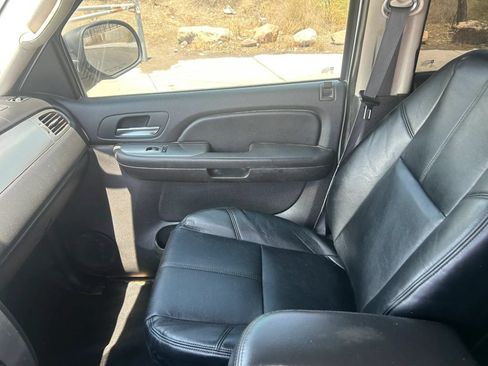 Used 2007 Chevrolet Suburban 2500 w/ Skid Plate Package AWD/4WD image 10