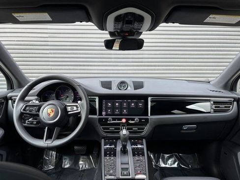Certified 2026 Porsche Macan image 13