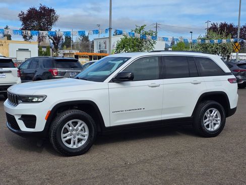 Used 2023 Jeep Grand Cherokee Laredo w/ Luxury Tech Group I image 36