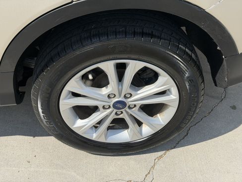 Used 2017 Ford Escape SE FWD image 15