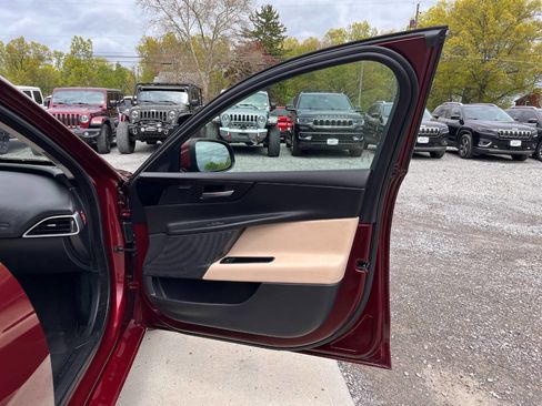 Used 2017 Jaguar XE Premium AWD/4WD image 10